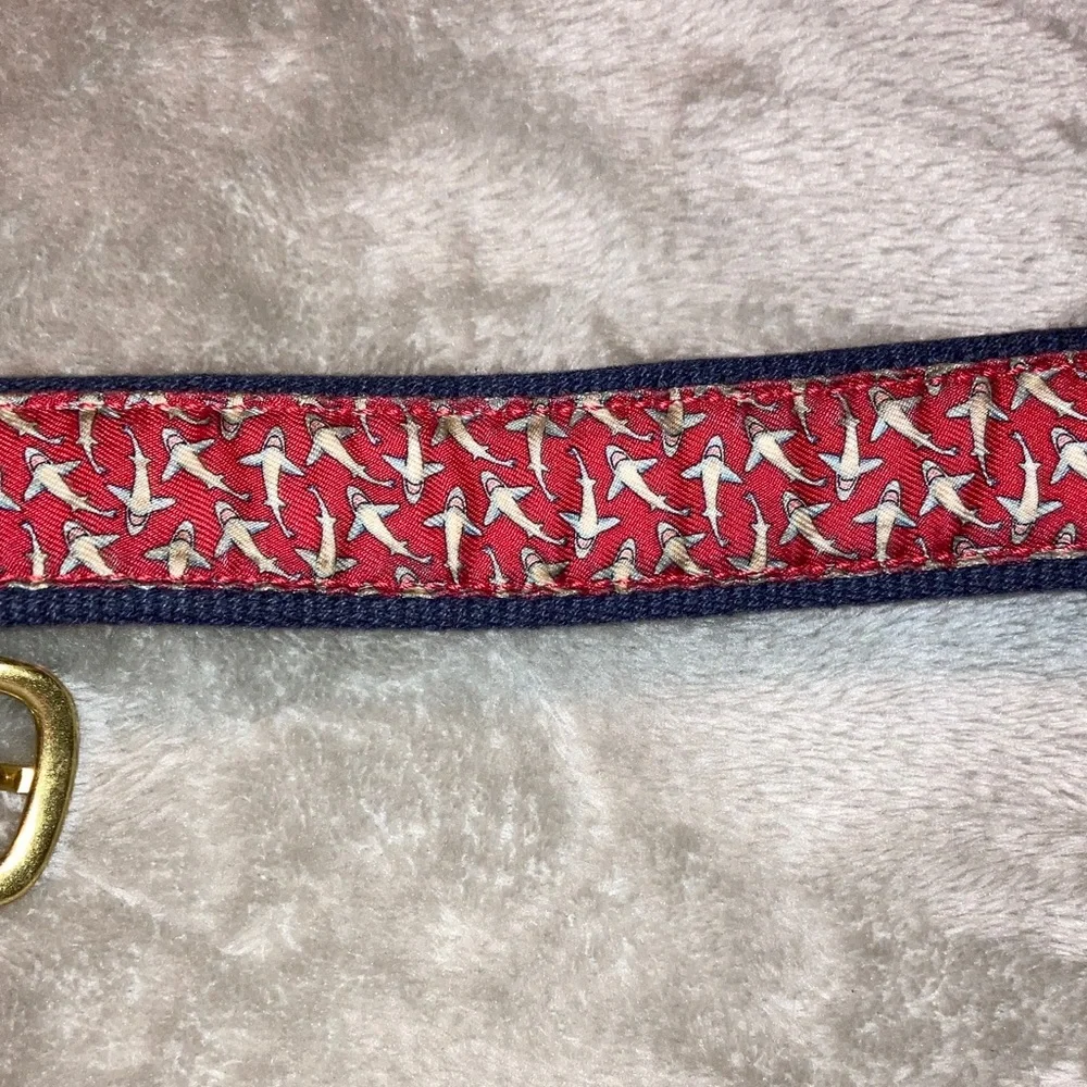 Vineyard vines shark belt size 28